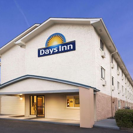 Days Inn By Wyndham Greenwood Sc Exterior photo